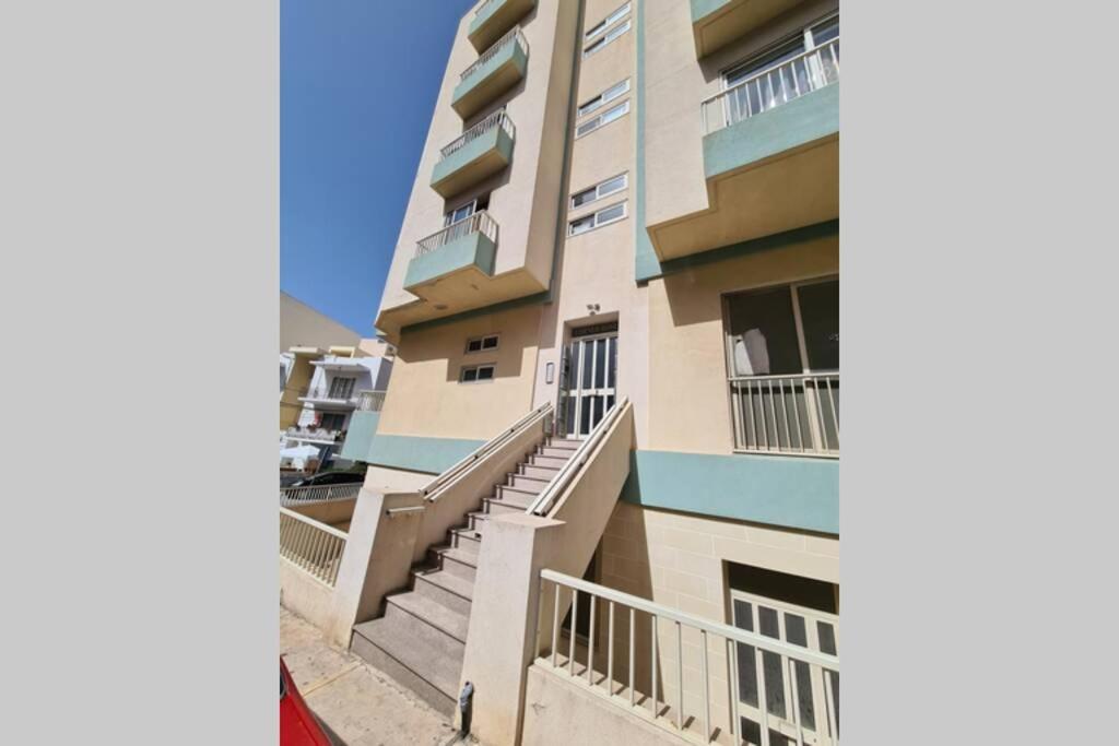 Bugibba Corner Apartment Stone Away From The Sea St. Paul's Bay Exterior photo
